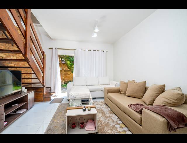 4 BEDROOM TOWNHOUSE FOR SALE IN BROMHOF